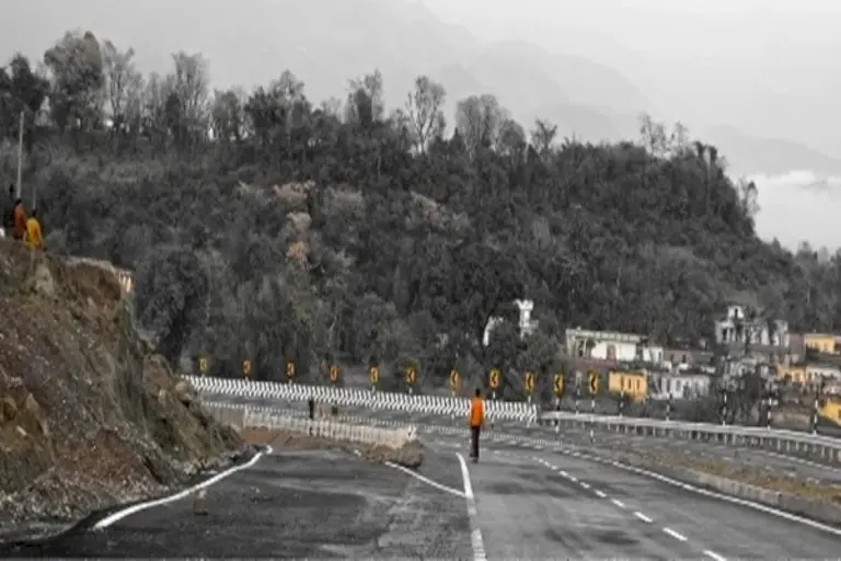 Jammu-Srinagar-Highway-Reopens-For-Light-Vehicles-After-Landslide-Clearing