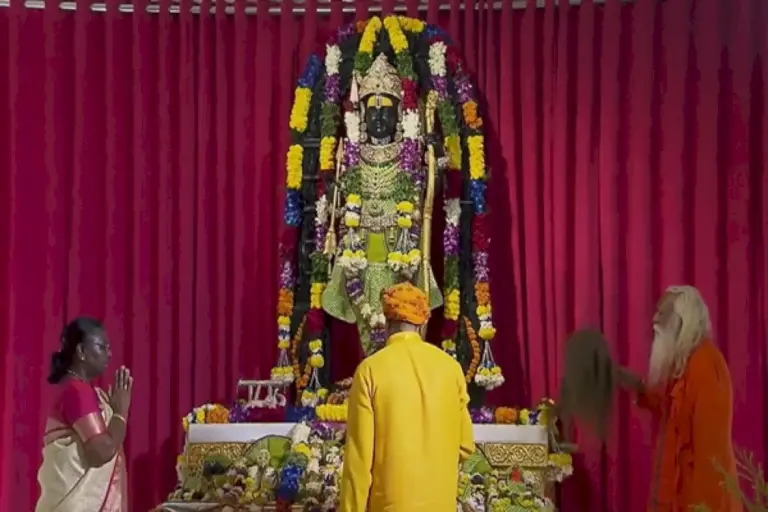 President-Murmu-Visits-Ayodhya,-Offers-Prayers-At-Ram-Janmabhoomi-Temple