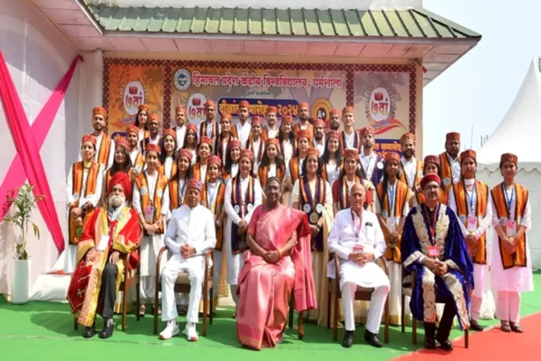 President-Droupadi-Murmu-Honors-Students-At-Central-University-Convocation-In-Dharamshala