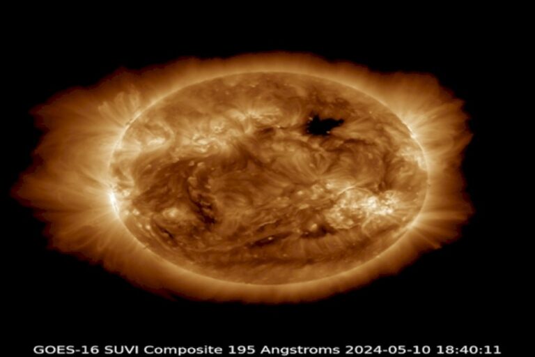 Unusual-Powerful-Solar-Storm-Hit-Earth-Causing-Celestial-Light-Displays-In-Skies-From-Australia-To-Britain