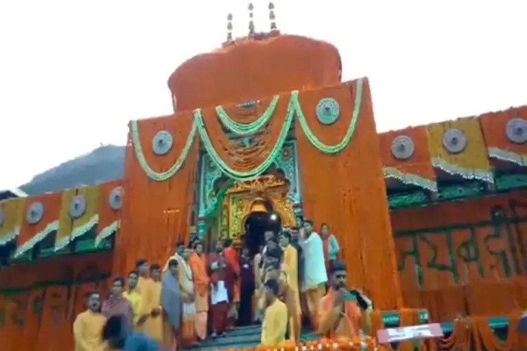 Portals-Of-Badrinath-Shrine-Open-For-Pilgrims-In-Uttarakhand
