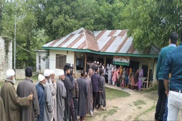 J&K:-About-16,000-Voters-Registered-To-Cast-Their-Vote-For-Srinagar-Parliamentary-Constituency