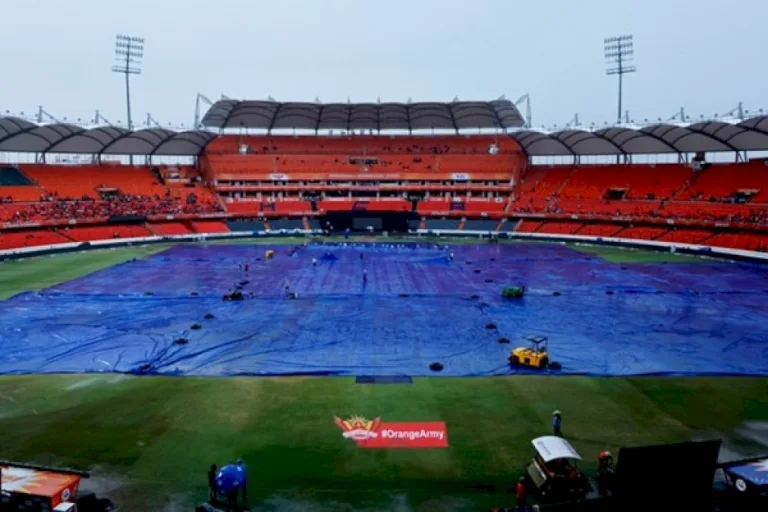 Ipl-Cricket:-Match-Between-Sunrisers-Hyderabad,-Gujarat-Titans-Delayed-Due-To-Rain
