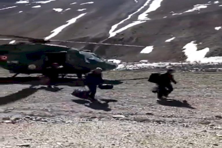 Polling-Parties-Dispatched-To-Remote-Areas-Of-Phema,-Ralakun,-And-Shadey-In-Ladakh-By-Iaf-Helicopters