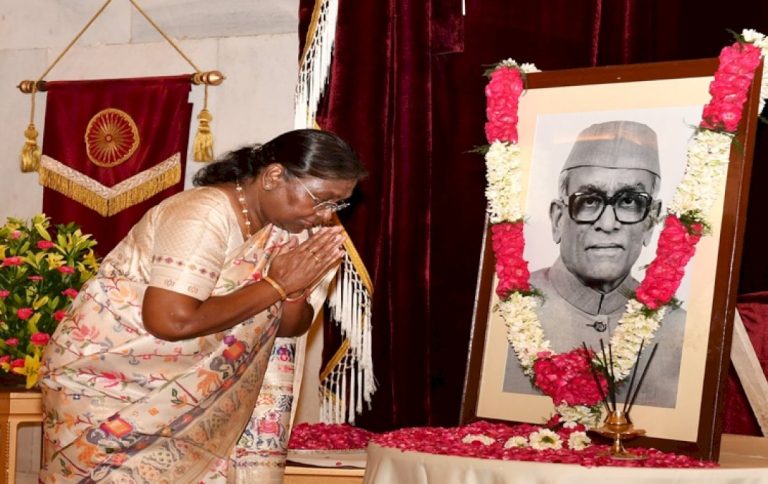Prez-Droupadi-Murmu-Pays-Floral-Tributes-To-Former-President-Neelam-Sanjiva-Reddy-On-His-Birth-Anniversary