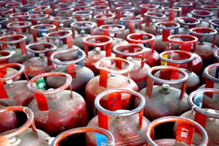 Oil-Marketing-Companies-Slash-Prices-Of-Commercial-Lpg-Cylinders-By-Rs-6950-Per-Unit;-Jet-Fuel-Price-Reduced-By-6.5-Percent